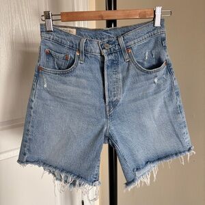 LEVI’S 501® MID THIGH WOMEN'S SHORTS